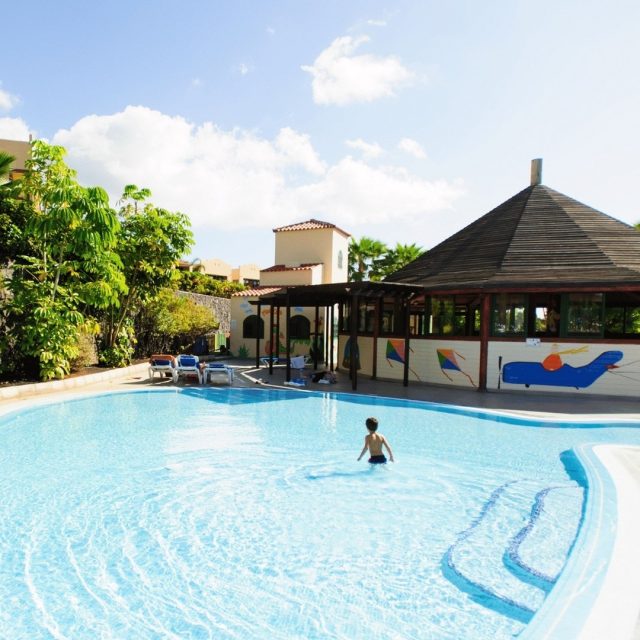 Calling all families: the La Palma & Teneguía Princess resort is the ultimate destination for your next holiday! 👨‍👩‍👧‍👧

Head to our blog to find out why 🖥️

Link in stories 👆🏻
--

¡Familias, el resort La Palma & Teneguía Princess es vuestro mejor destino para las próximas vacaciones! 👨‍👩‍👧‍👧

Descubre todos sus encantos en nuestro blog 🖥️

Link en la historia 👆🏻

#familyholidays
#summerholidays
#lapalmateneguiaprincess
#islabonita
#summer2023
