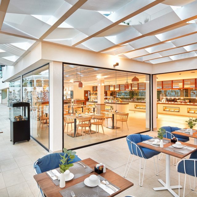 Are you a fan of Mediterranean food?🍽️ 

Enjoy a selection of delicious dishes on the patio of our The One restaurant.🍶
--
¿Eres un amante de la cocina mediterránea?🍽️ 

Degusta una deliciosa selección de platos en la terraza del restaurante The One.🍶

#princesscanaryislands
#princessinspiretenerife
#costaadeje
#tenerife
#princesscanaryislands