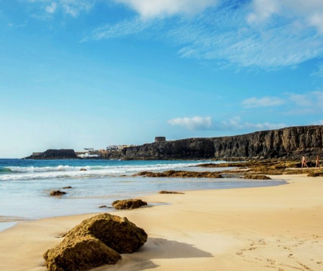 Want to know when is the best month to visit Fuerteventura? 

To get a complete guide on the climate of the second-largest island in the Canaries be sure to read our new blog post 

👆 Link in stories
--
Fuerteventura es uno de los destinos favoritos para los amantes del buen tiempo

Si quieres saber el porqué, no puedes perderte nuestro blog

👆 Link en stories

#fuerteventura
#canaryislands
#goodweather