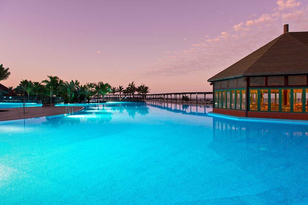 Atardecer en la piscina